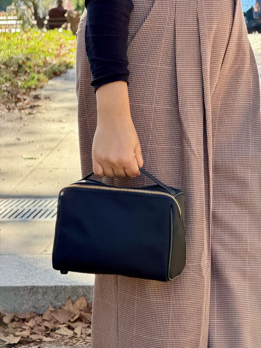 Compact Divided Travel Cosmetic Dopp Kit