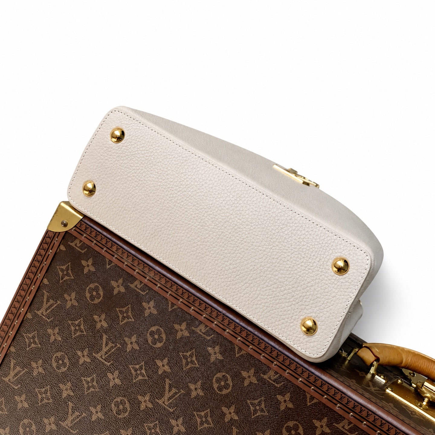 Louis Vuitton Capucines Medium Leather Gray Handbag